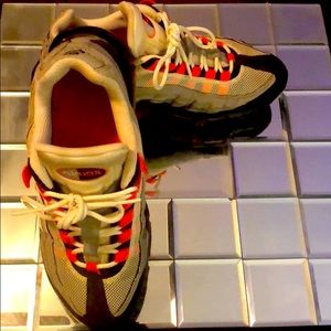 97 Nike Air max nearly worn size 8 woman’s